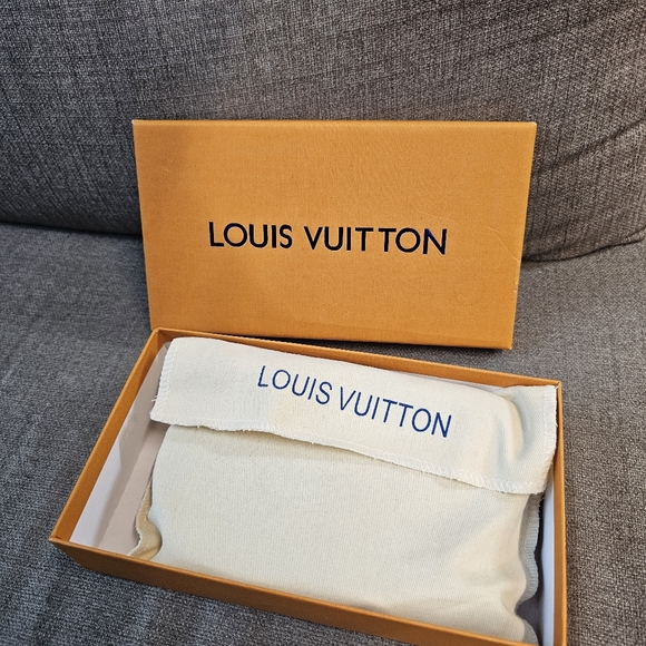 Louis Vuitton MM Monogram Dog Leash and Collar - Picture 5 of 16